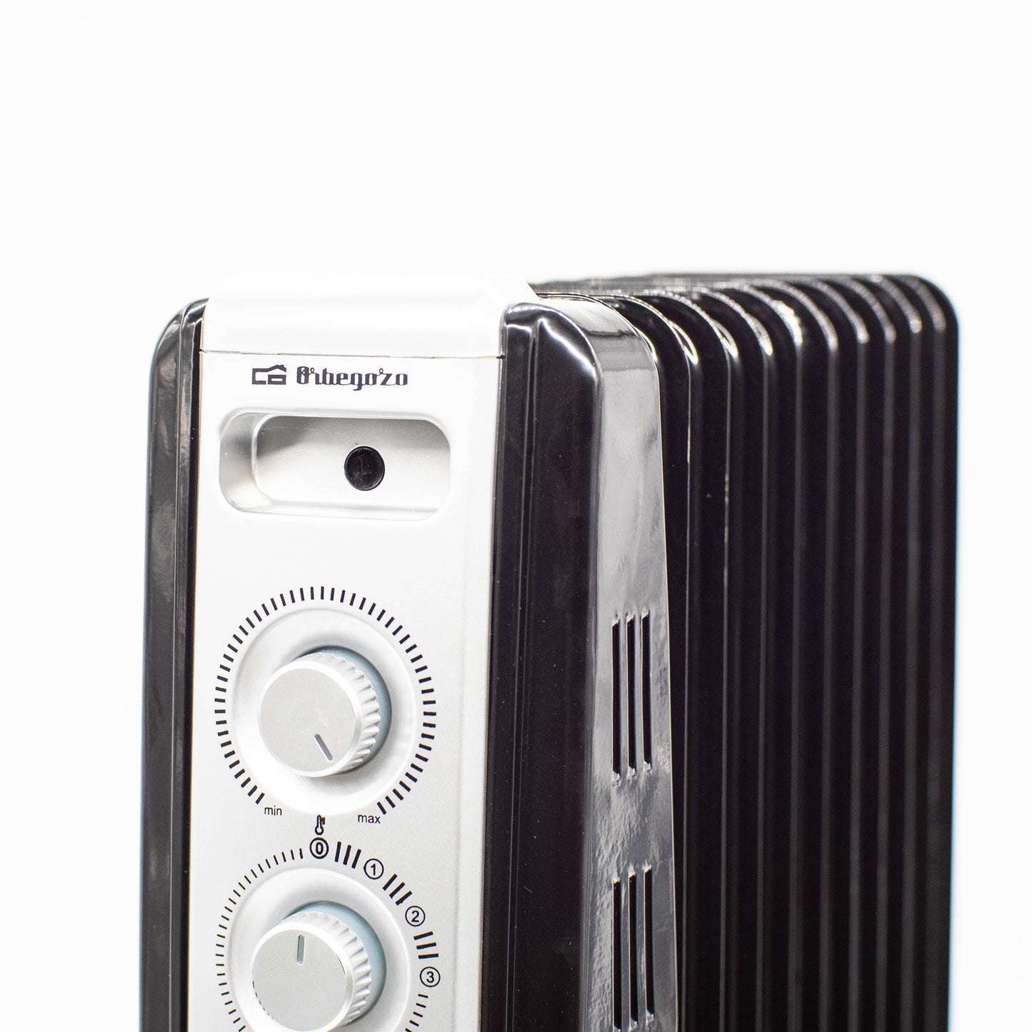 מחמם שמן רדיאטור שמן פרימיום - 2500 W (B-stock) - דוד חירום - דוד שמן