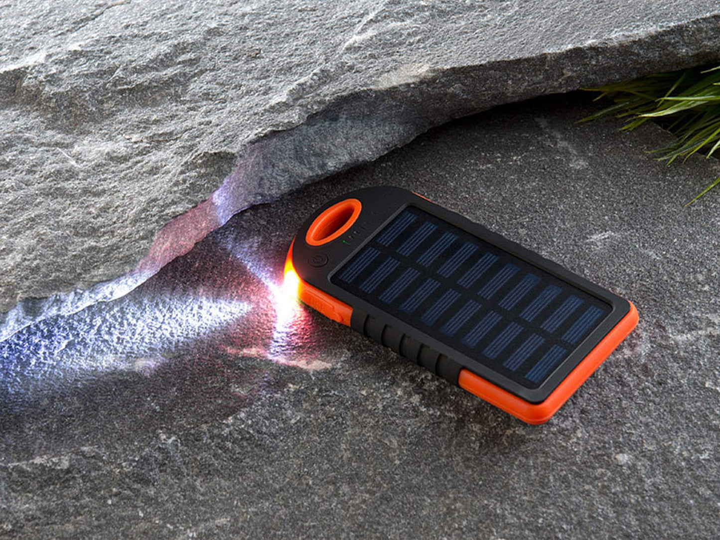 Solar Powerbank Premium - charge your devices everywhere - test winner
